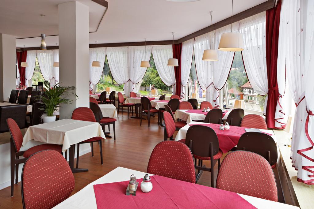 טריברג Hotel Restaurant Ketterer Am Kurgarten מראה חיצוני תמונה